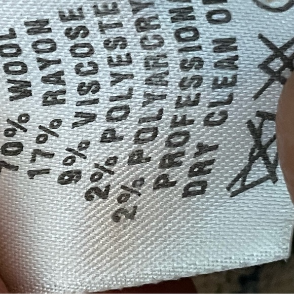 St. John jacket 4 - Picture 6 of 8